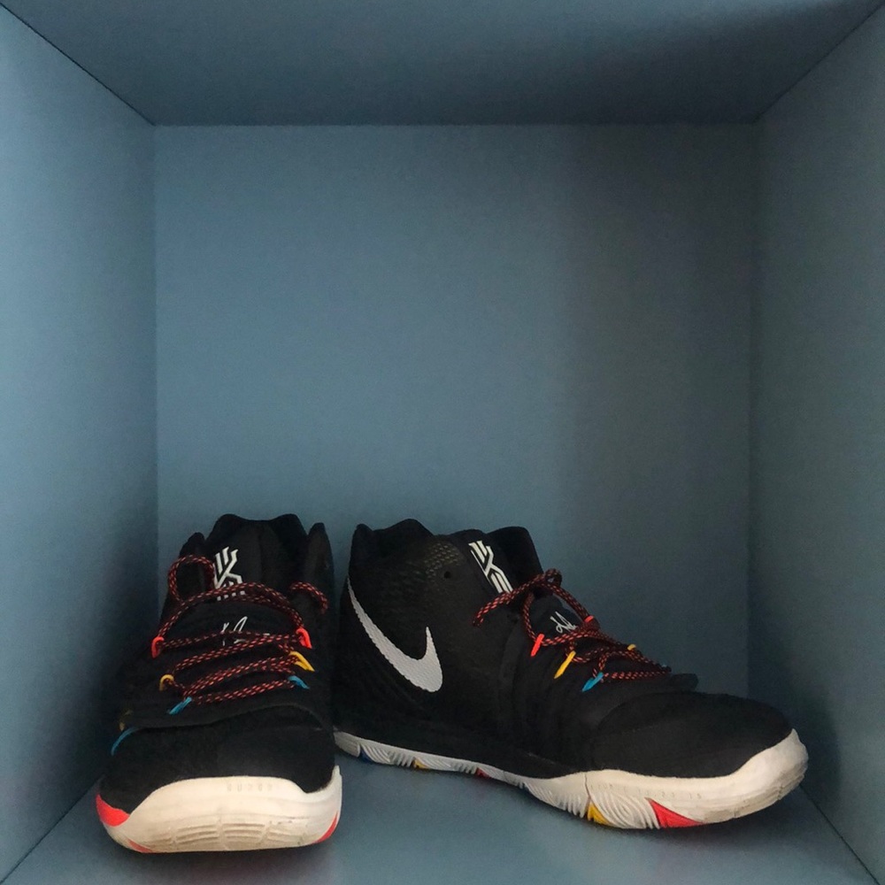 Kyrie Limited Edition Friends Sneakers